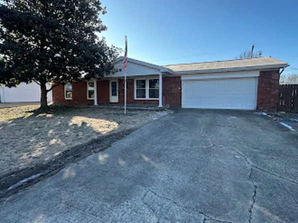 2207 Melanie Ln, Marion, IL 62959