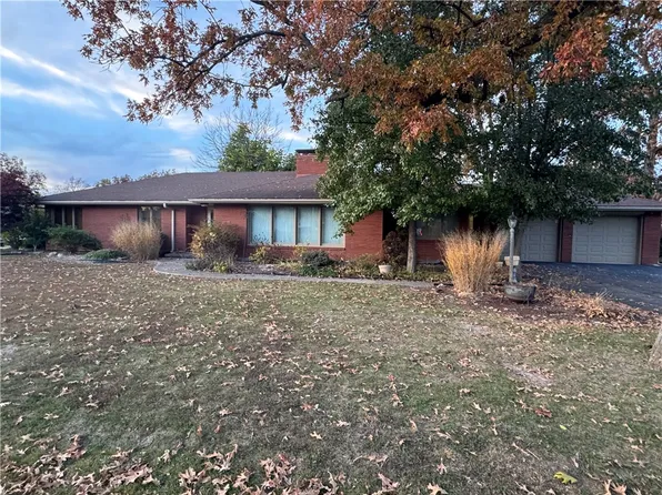 705 Hickory Dr, Newton, IL 62448