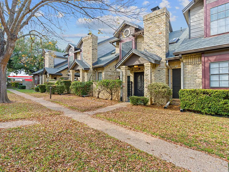10819 Crown Colony Dr #22 — Photo 2