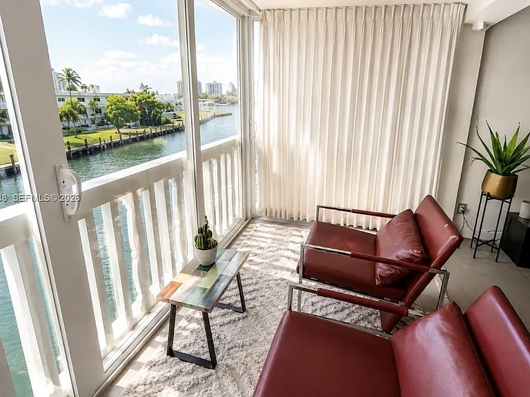 440 Paradise Isle Blvd #402 — Photo 2