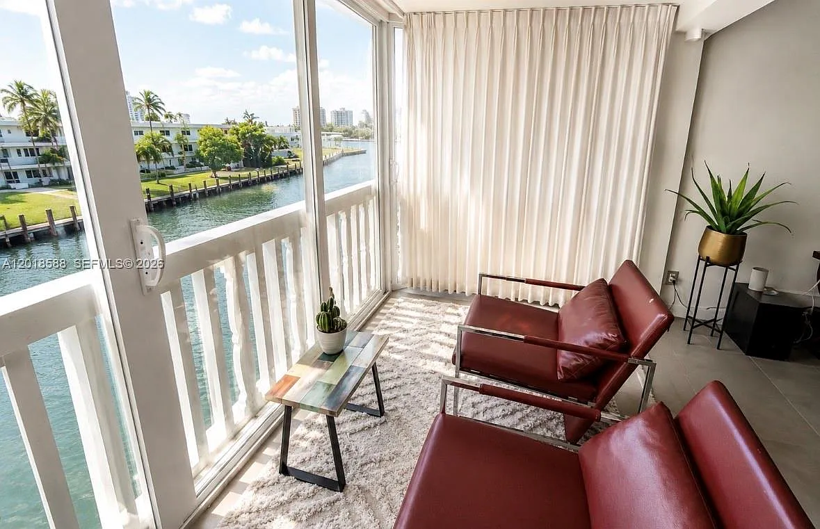 Building Photo - 440 Paradise Isle Blvd #402