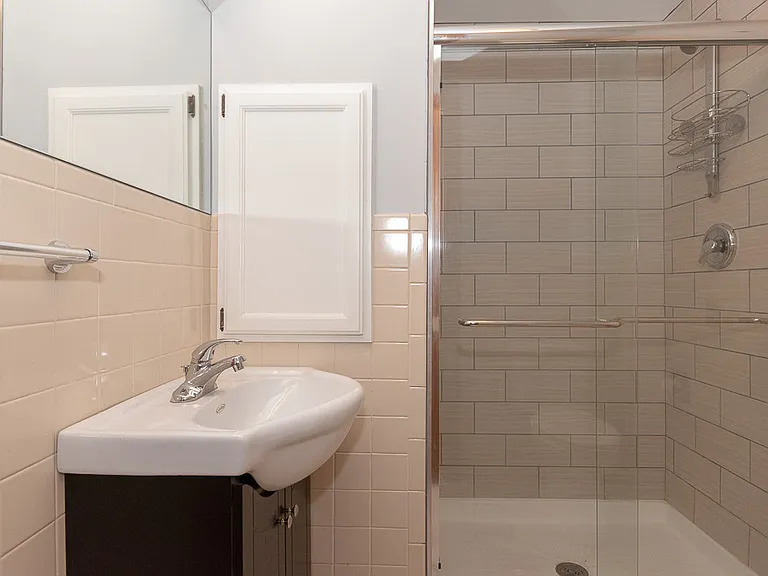 3710 N Clark St #E01P — Photo 17