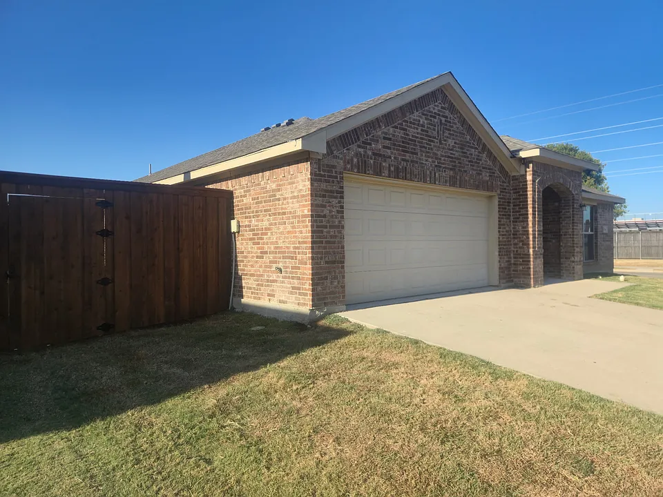 744 Sparrow Dr