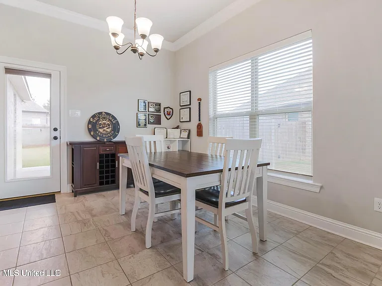 3700 Victor Ln — Photo 8