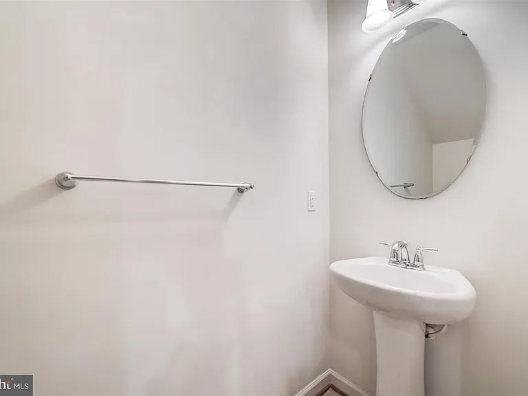2513 Eastbourne Dr — Photo 17