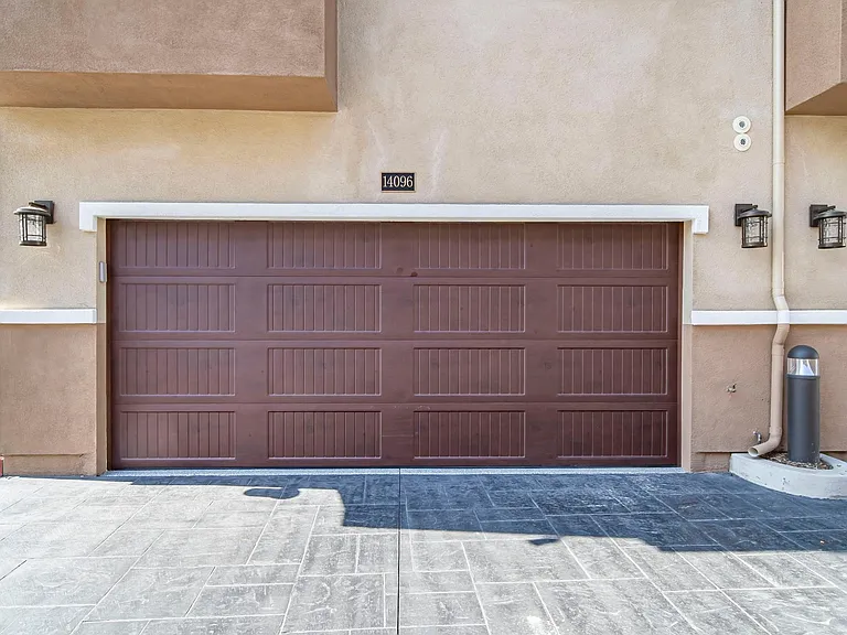 14102 Edwards St — Photo 24