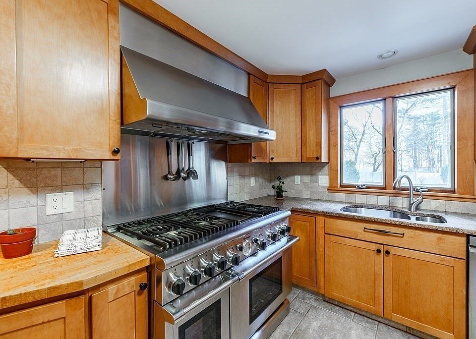 11 Southwood Rd, Wilbraham, MA 01095 Zillow