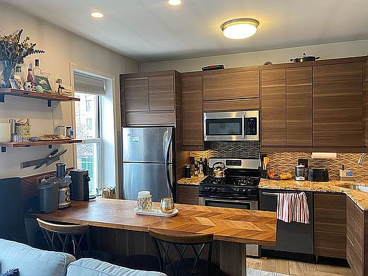 1st image of 208 Smith St APT 3R