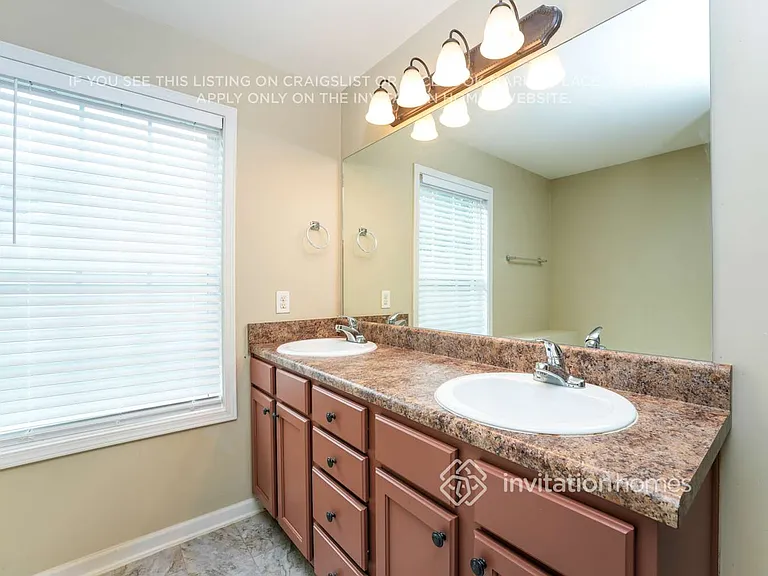 2472 Folsom St — Photo 12