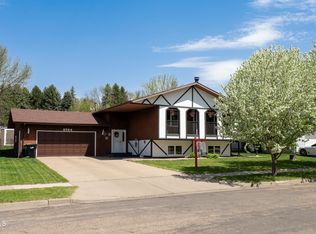 2924 Vancouver Ln, Bismarck, ND 58503