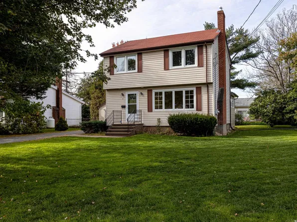 37 Lawson Ave, Dartmouth, NS B2W 2Z2