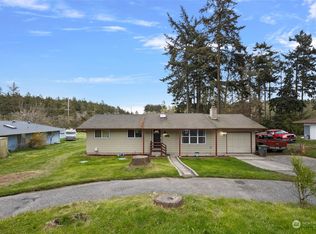 1986 Peacock Ln, Oak Harbor, WA 98277