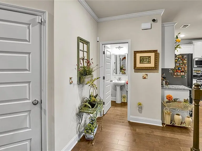 2423 Chene Dr — Photo 4