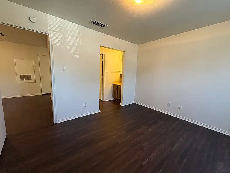 714 Hillcrest Ct — Photo 11