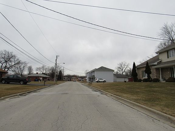 5th image of 3221 Lawrence Ave