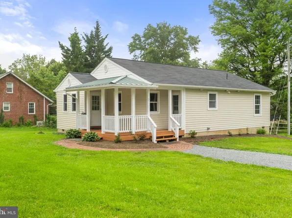 3 S James St, Hamilton, VA 20158