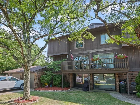 7306 Creekwood Dr, North Royalton, OH 44133