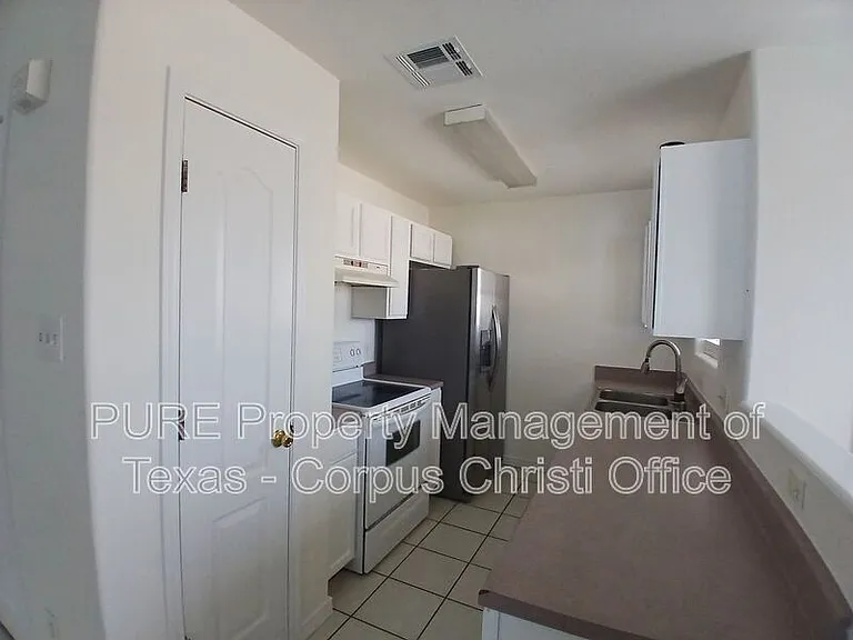 14006 Fortuna Bay Dr #B — Photo 6