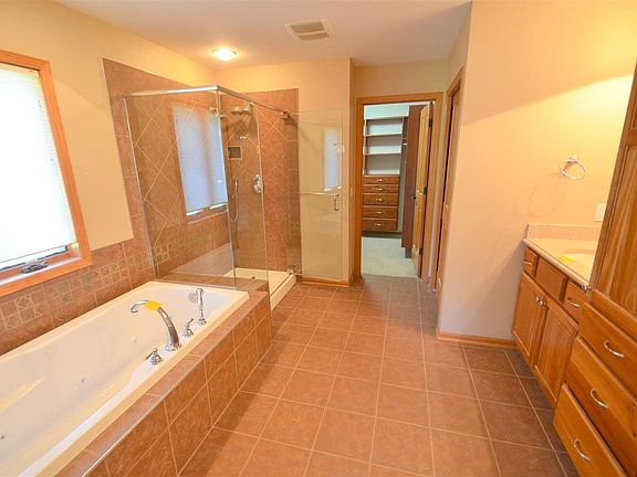 3rd image of 466 Matterhorn Dr