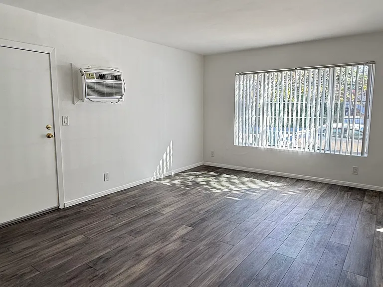 4679 Orion Ave #2 — Photo 3