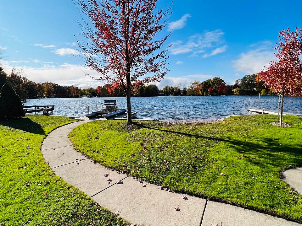 1021 S Coolidge Dr, Six Lakes, MI 48886 Zillow