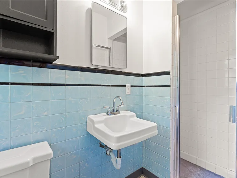 517 Randall St — Photo 13