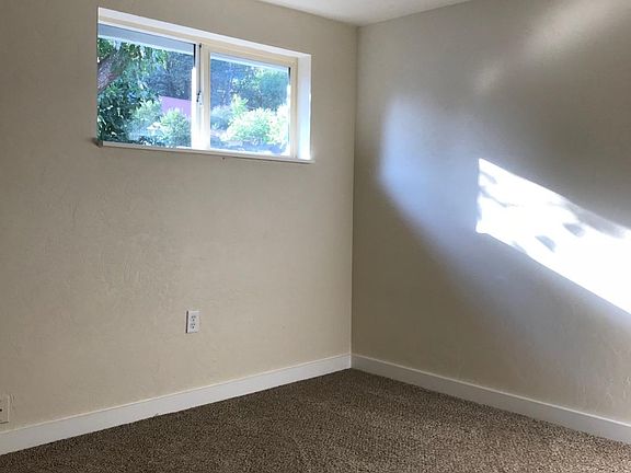 5th image of 526 N 6th Ave