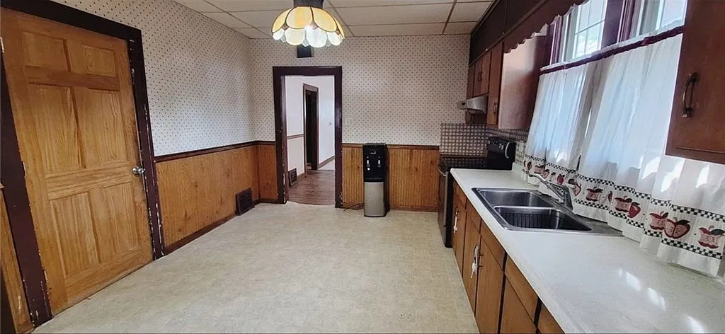 Rent to own + Lease Option — Photo 3