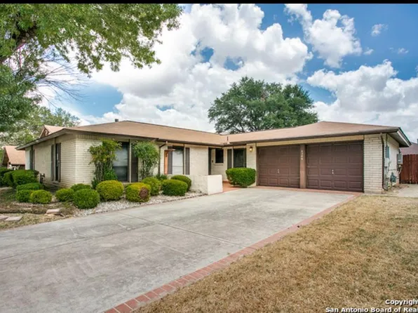 8346 Athenian Dr, Universal City, TX 78148