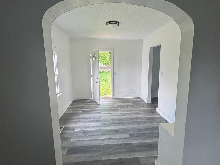 1817 Ridgewood Ave — Photo 9