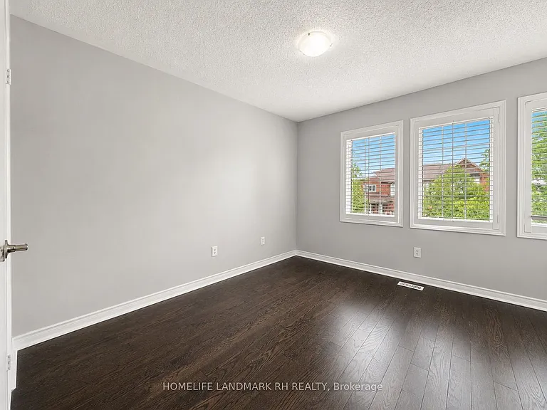 8 McKennon St — Photo 15