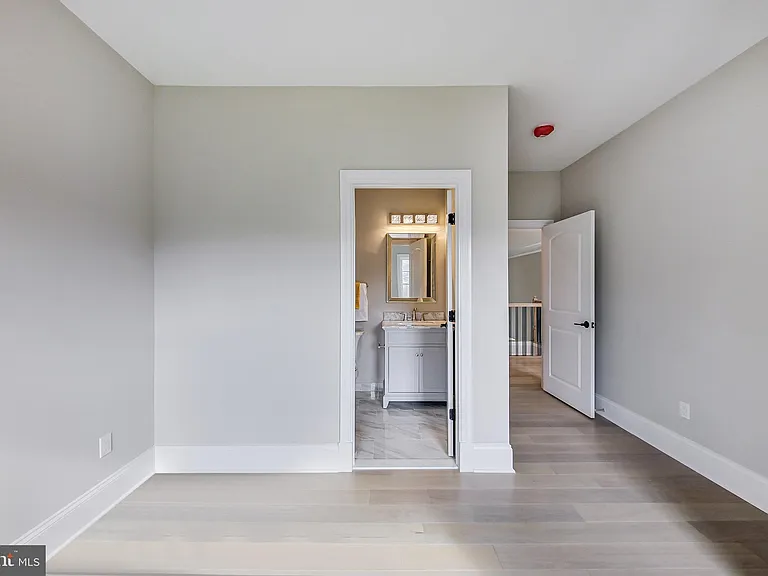 3104 Sleepy Hollow Rd — Photo 44