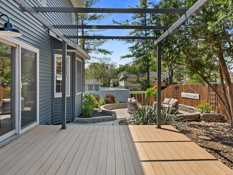 4690 Lindbergh Dr — Photo 5