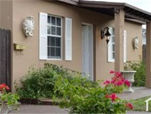3 bed, 1300 sqft, $2,000 — Photo 1