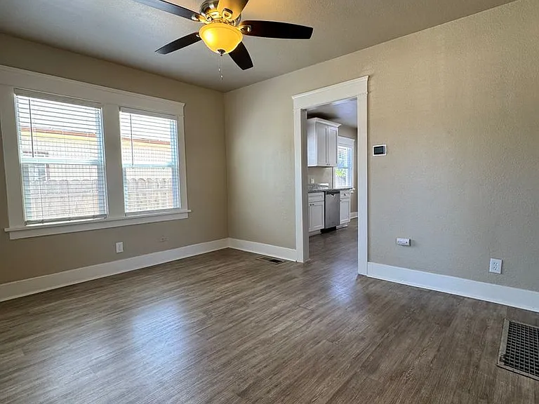 114 De Force Ave — Photo 3