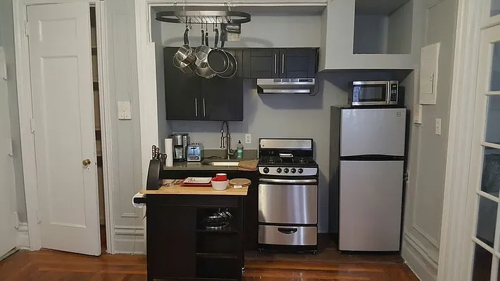 Rented by Monarch Realty Holdings | media 7