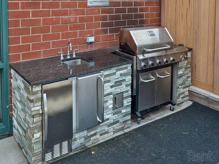 25296_14_hdp_parksquarewest_ext_grill