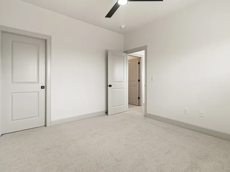 910 Trestle Ln — Photo 32