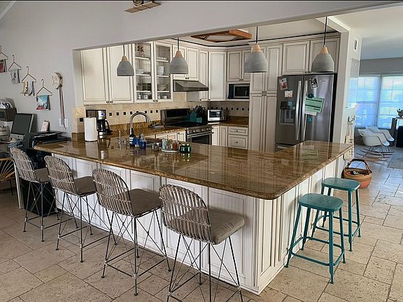3rd image of 715 San Fernando Dr