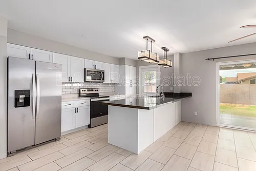 103 E Del Rio Dr Photo 1
