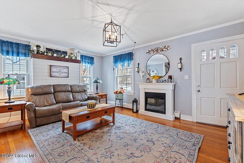 3rd image of 52 Jackson Avenue