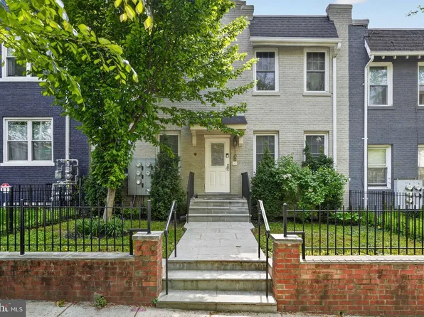 1109 Holbrook Ter NE APT 1, Washington, DC 20002