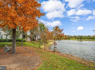 43114 Watercrest Sq #202, Chantilly, VA 20151