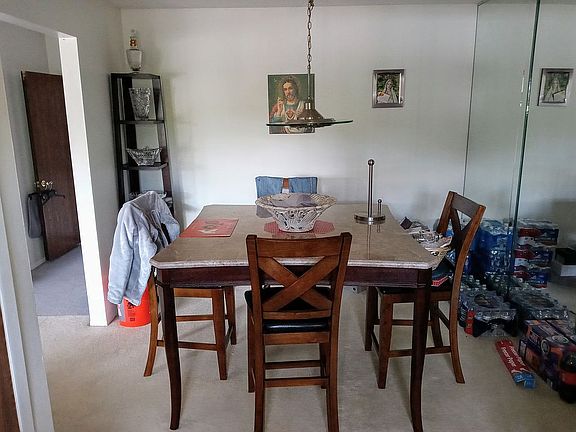 4th image of 1098 Hillcrest Dr #1