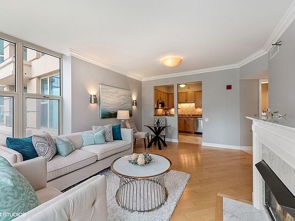 3rd image of 25 E Superior St APT 1404