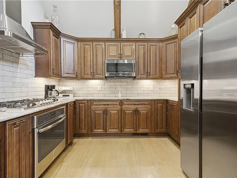 2115 Kemp Dr — Photo 16
