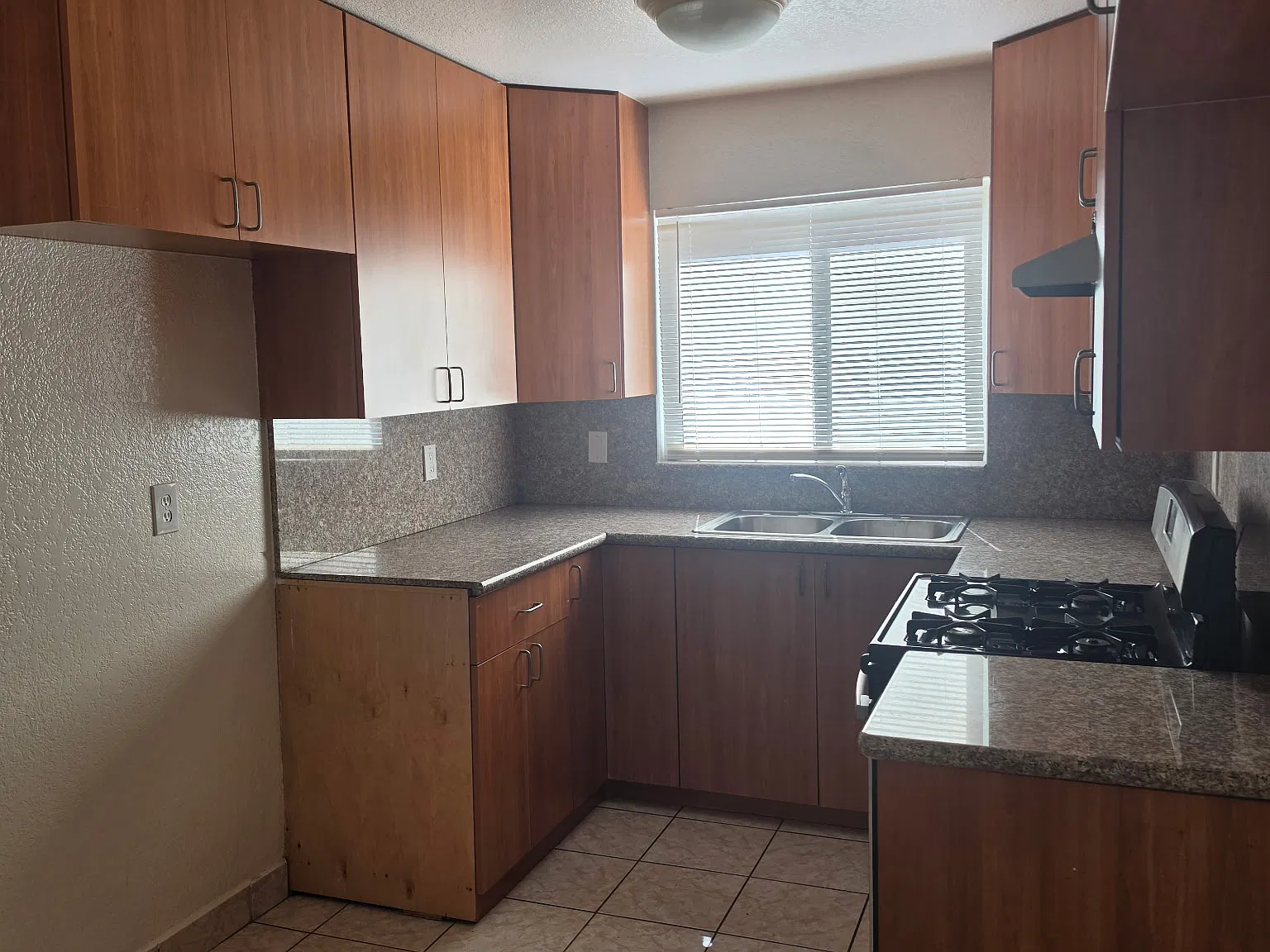 2 bed, 825 sqft, $2,650 — Photo 2