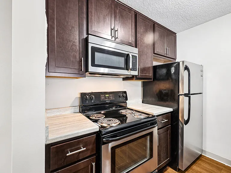 Lexington Hills Apartments — Photo 24