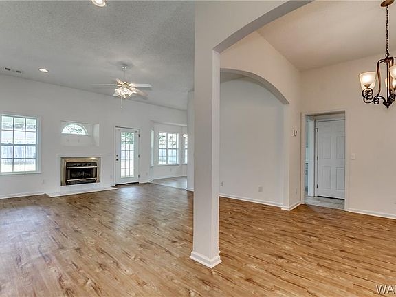 3rd image of 4909 Madison Cir