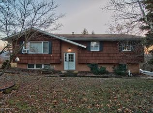 305 Edgemont Rd, Stroudsburg, PA 18360